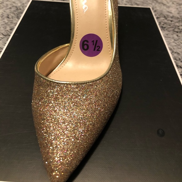 Touch of Nina Shoes - Shimmery gold shoes. Size 6.5